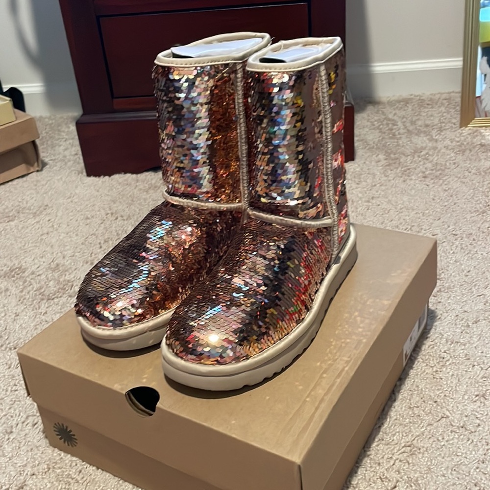 Ugg - Picture 3 of 3